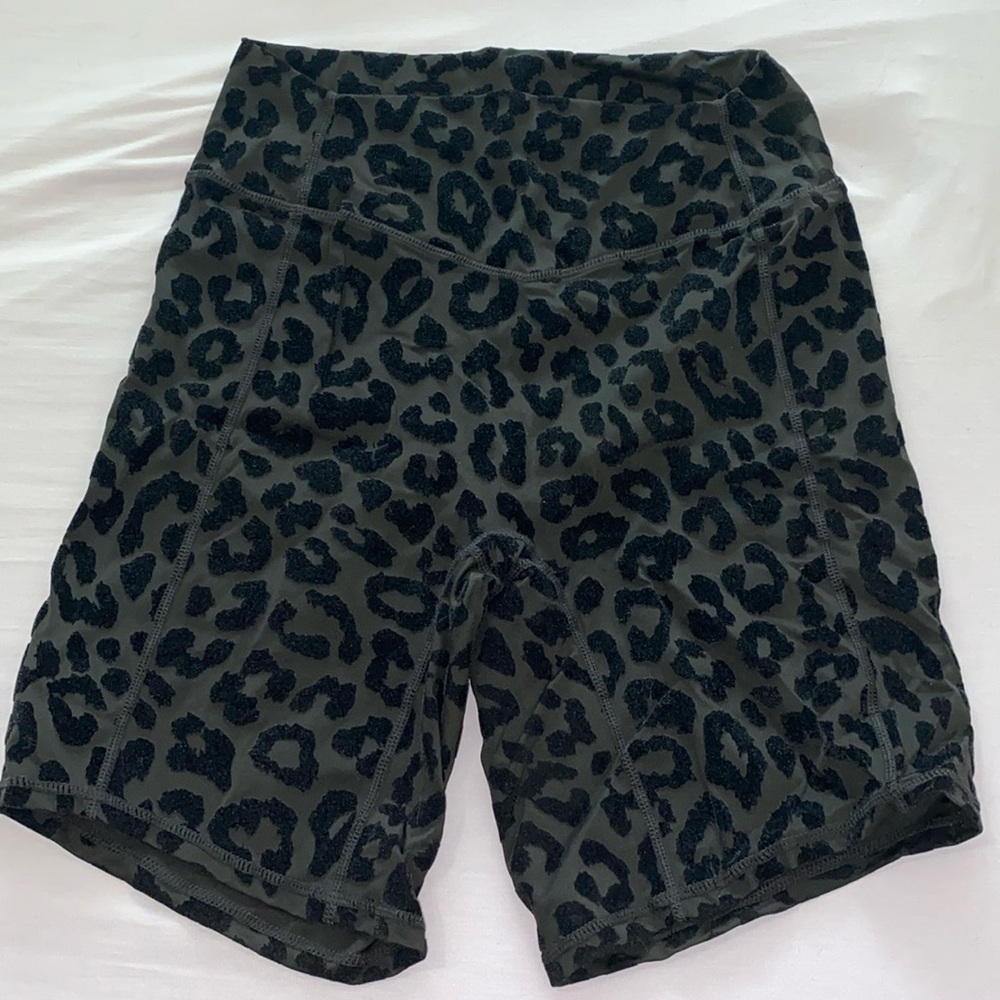 BALANCE black cheetah bike shorts